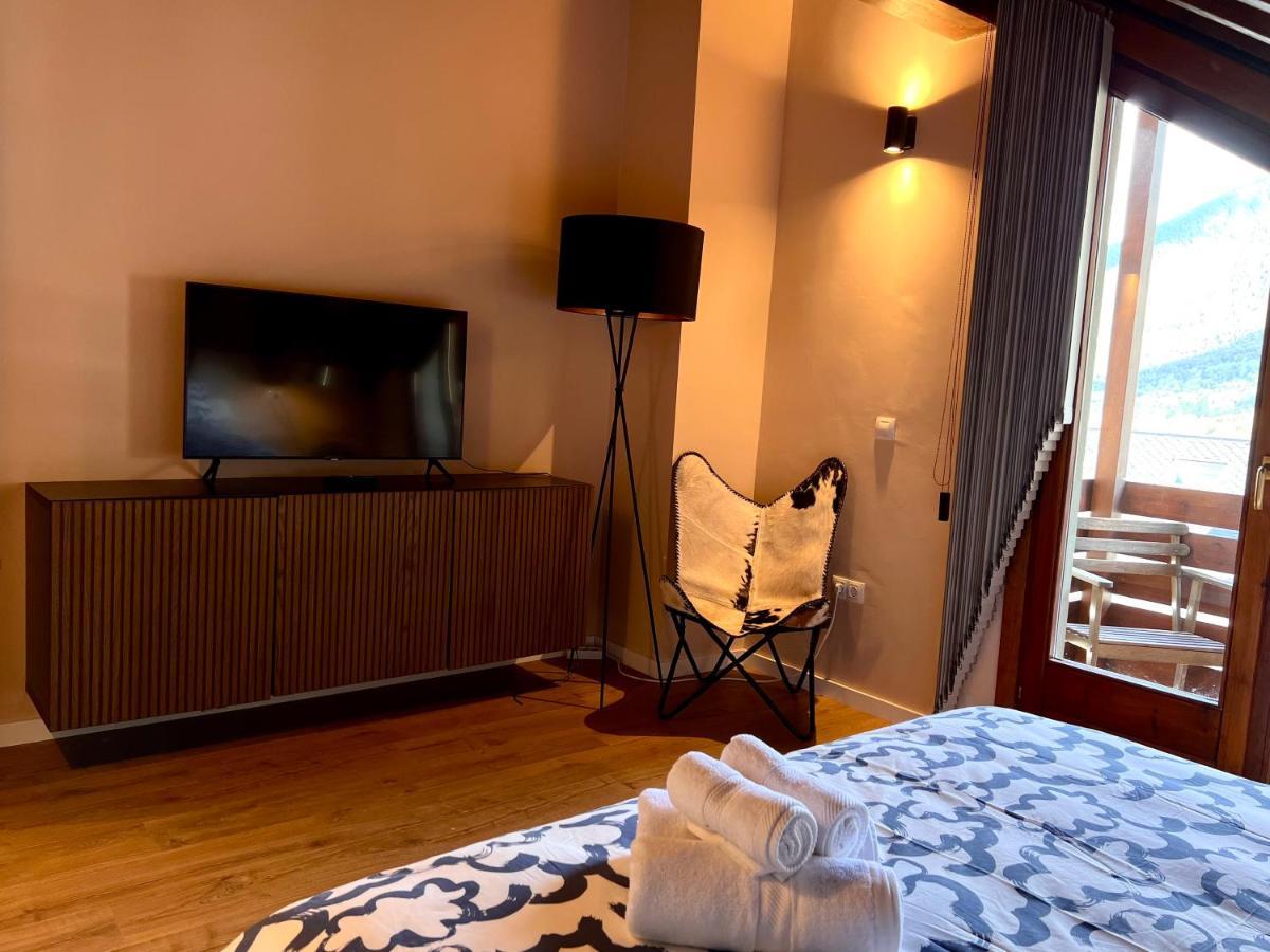 Duplex La Roca - L'Amfitriona Lägenhet Espot Exteriör bild